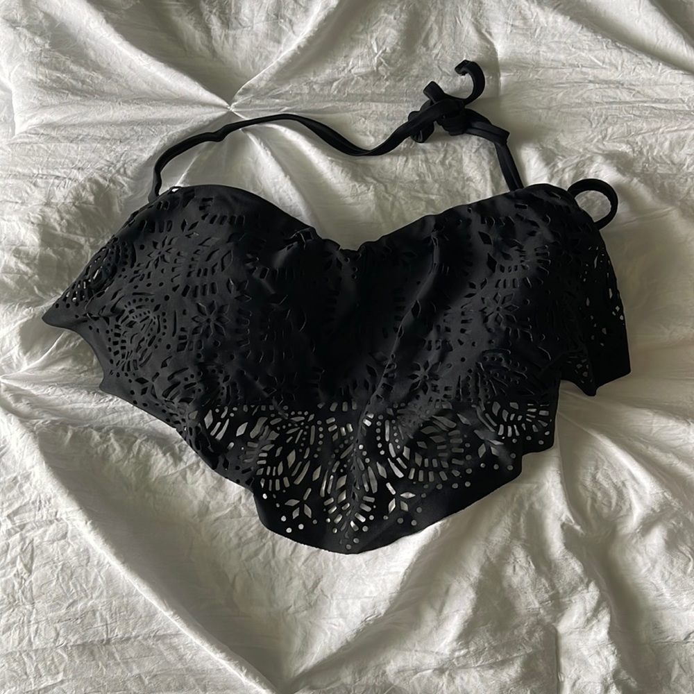 Medium black bikini top
